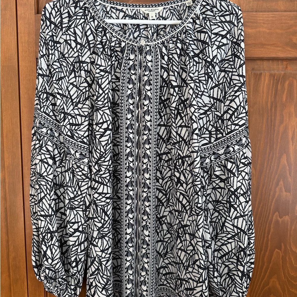 Max Studio Monochrome Leaf Pattern Blouse Dark Navy and White